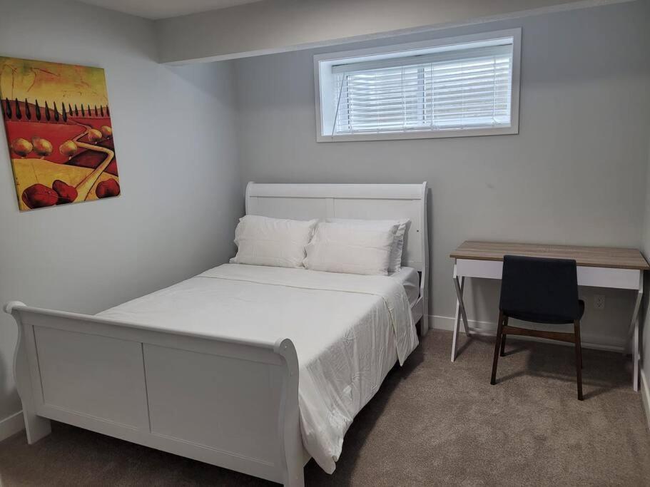 Beautiful Comfy Guest In West Edm Apartment *